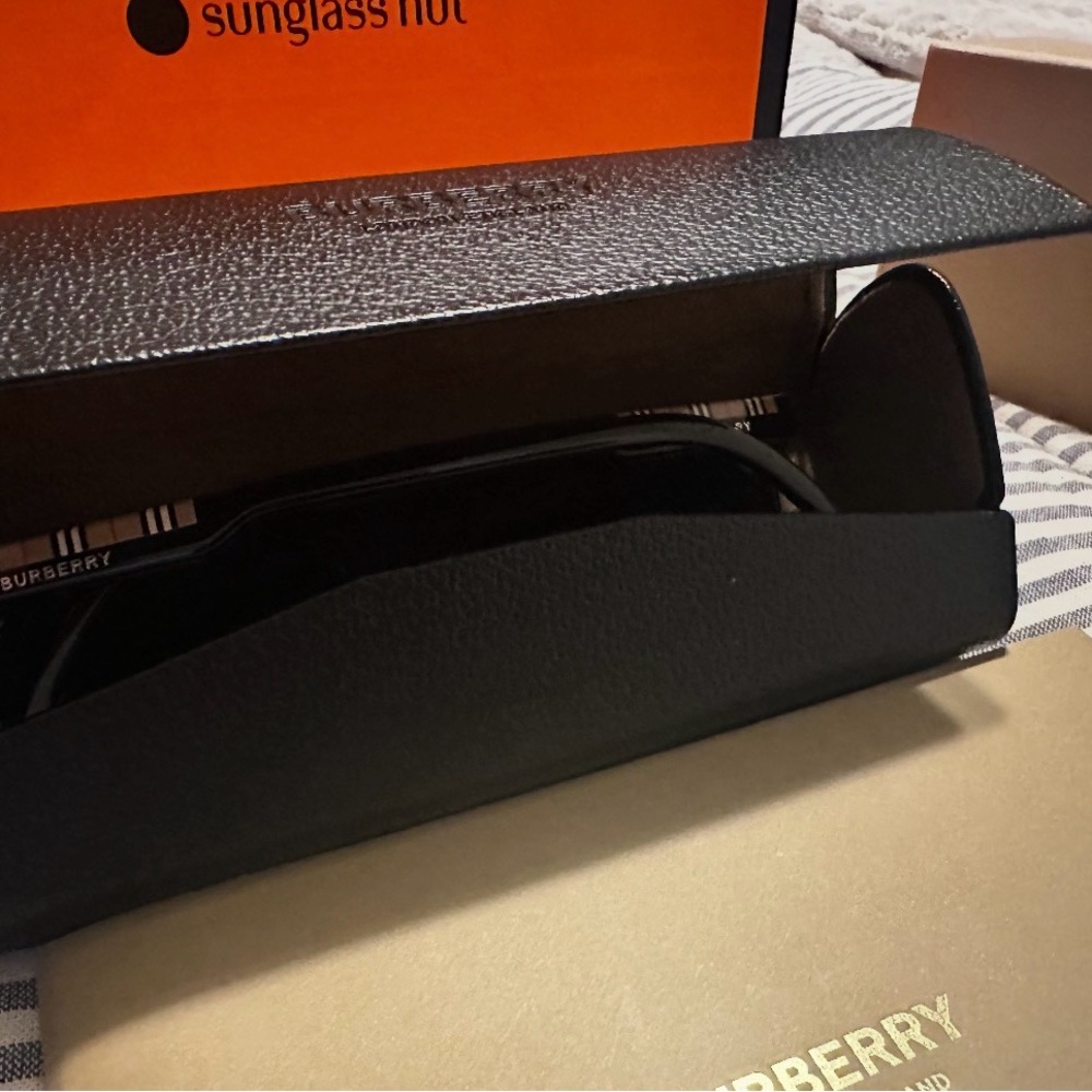 100% Original Burberry Black Rectangular Men’s Su… - image 8